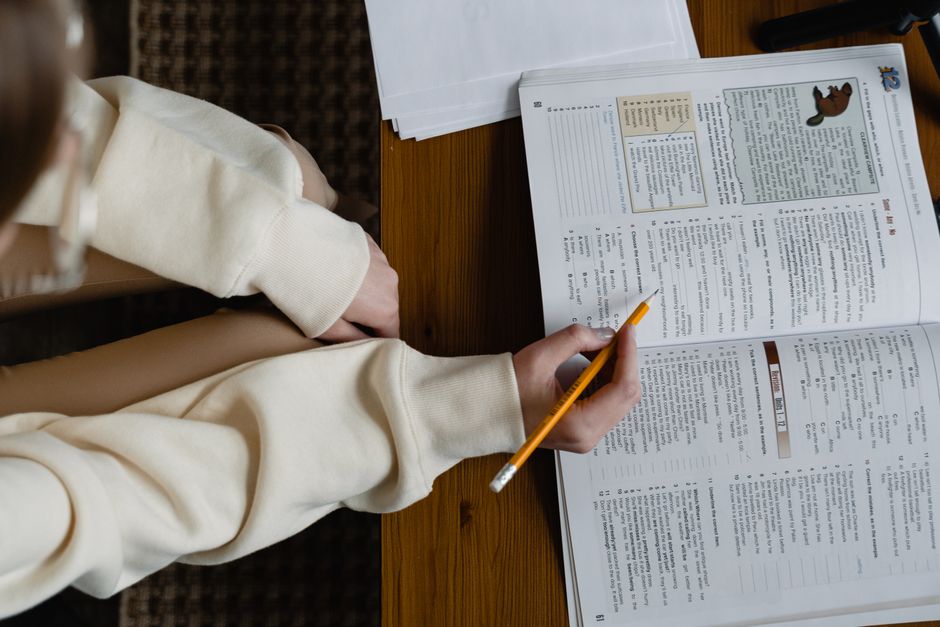 Comment apprendre l'anglais pour le TOEIC : méthodes, vocabulaire, prononciation et entraînement